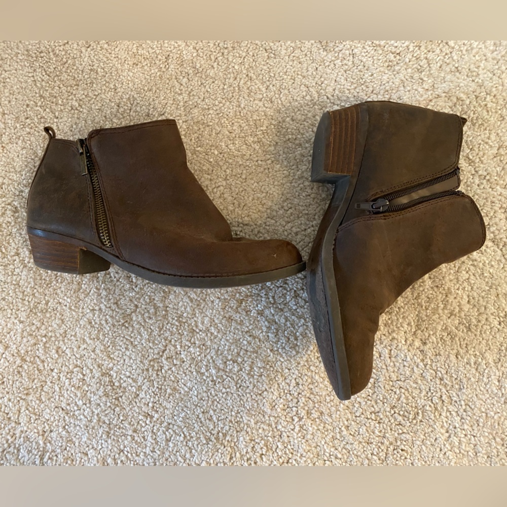 Carlos brown ankle zip up ankle booties Women’s size 8